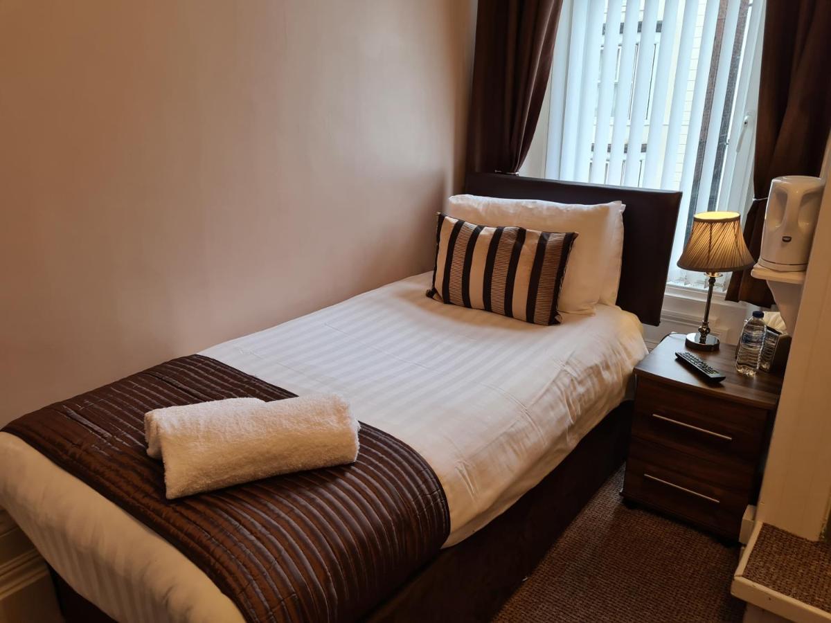 The Penkelie Hotel Southport Buitenkant foto