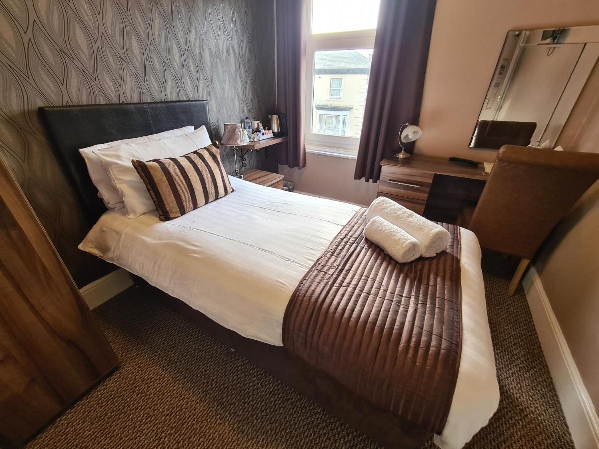 The Penkelie Hotel Southport Buitenkant foto